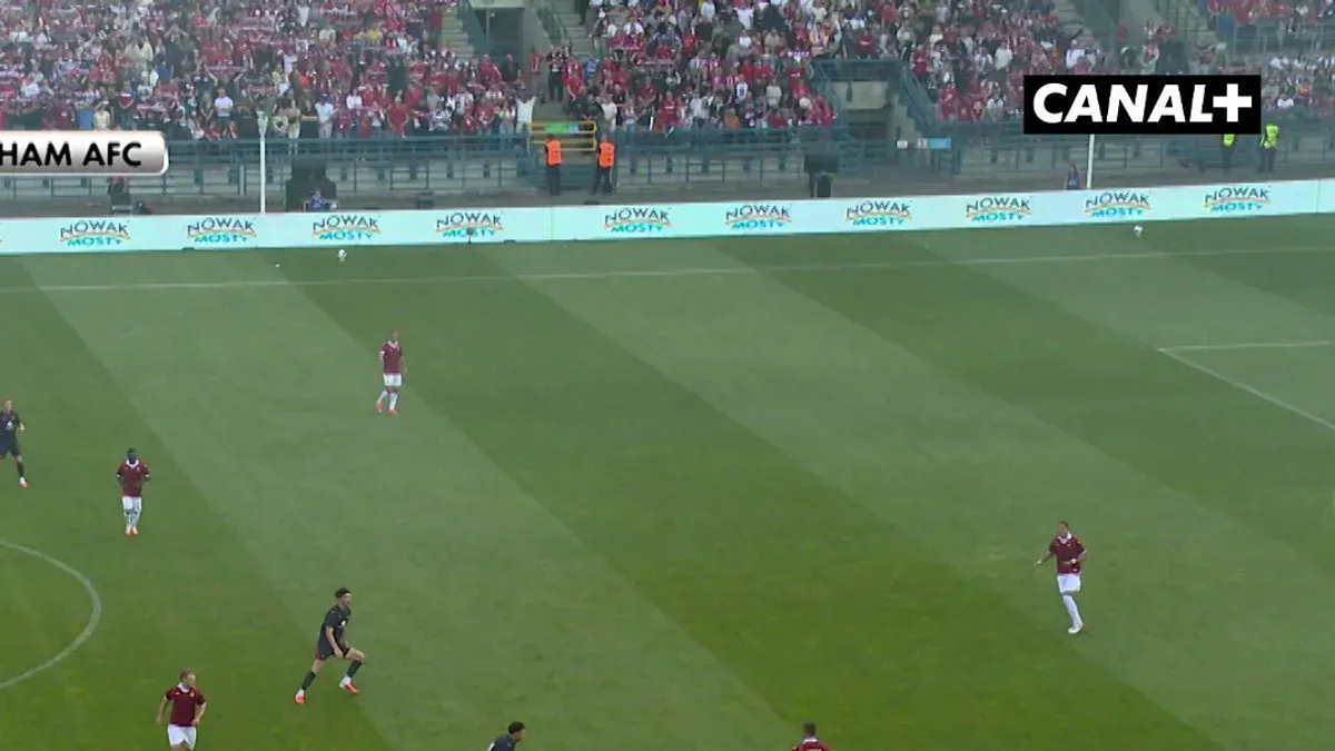 Słupek! W pierwszej połowie Jordi Sanchez był bardzo blisko zdobycia bramki dla Wisły Kraków! Oglądaj: