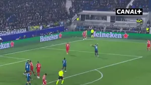 Sprytny rzut rożny Bayernu Monachium! Zaspała obrona Atalanty! Gol Josipa Stanišicia! Oglądaj: