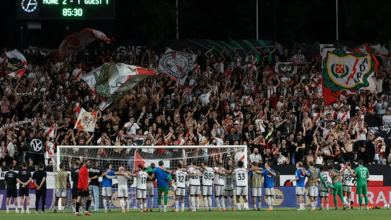 Stadion z lat 70. i brak ręczników. Kopciuszek zagra w wielkim finale pucharów