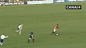 Starcia Manchesteru United z Leeds to zawsze świetna okazja do wspomnień. Ręka do góry, kto pamięta sezon 1998/99 i wycz