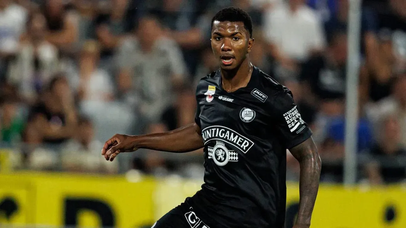 Strasbourg dopina transfer obrońcy. Jeyland Mitchell przenosi się do Francji za miliony