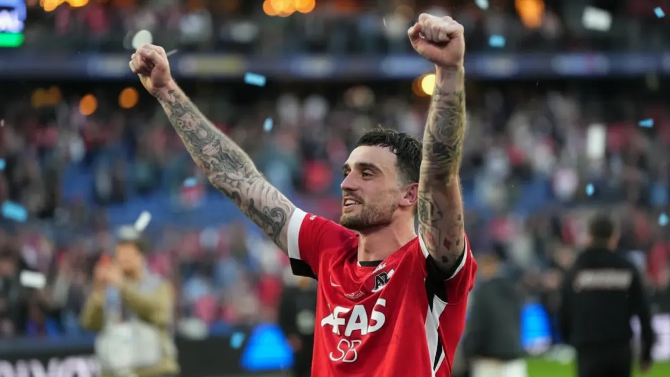 Strzelił 31 goli w sezonie i wywołał transferowe szaleństwo. Wielkie kluby walczą o snajpera AZ