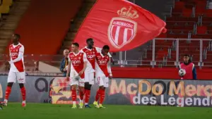 Szalone dziesięć minut w Lens. Monaco odrabia straty i uderza w lidera