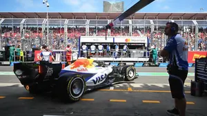 Szef Racing Bulls nie dowierza. 18-latek rzucił wyzwanie Verstappenowi i Hamiltonowi