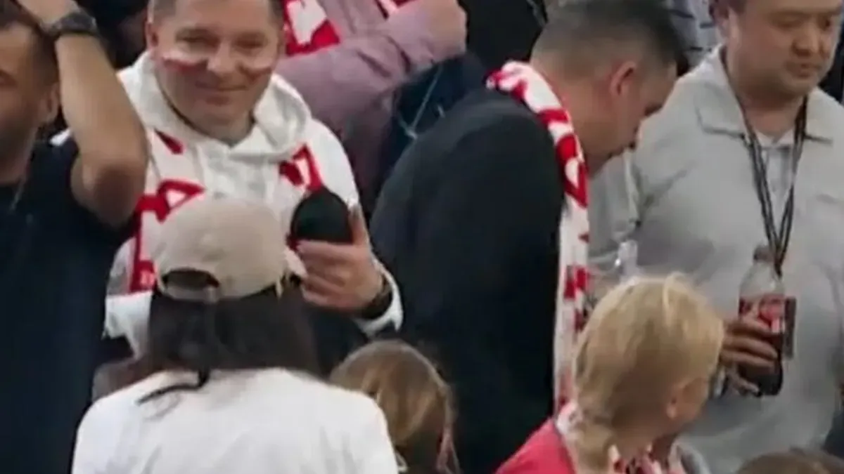 Szybki rzut oka na trybuny, a tam. Polacy! Świata