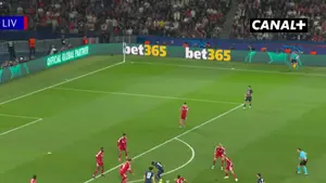Szybko pada pierwsza bramka w Paryżu! Désiré Doué z pomocą rywala trafia do siatki! Oglądaj: