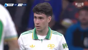 Top interwencja sommera! Założył pelerynę i uratował kolegów przed stratą bramki! Odpalajcie Eleven Sports 1, bo warto. 