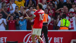 Tottenham i Manchester United polują na Gibbsa-White'a. Forest szykuje nową umowę