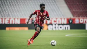 Bayern oferuje Alphonso Daviesa w zamian za gwiazdę. Liverpool przed wielką szansą