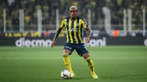 Gwiazdor Fenerbahçe wróci do ojczyzny? Brazylijski klub oferuje miliony za bramkostrzelnego pomocnika