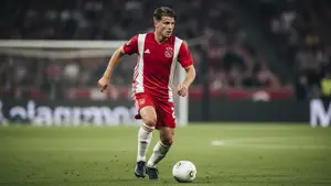 Eintracht Frankfurt włącza się do walki o utalentowanego obrońcę Ajaksu