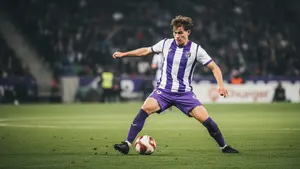 30 milionów euro za obrońcę. Tottenham i Liverpool polują na Cresswella