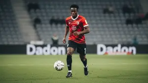 Bayer Leverkusen wstrzymuje rozmowy. Manchester United pyta o Christiana Kofane