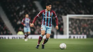 Edson Álvarez trafi do Benfiki? Portugalski gigant włącza się do gry o Meksykanina