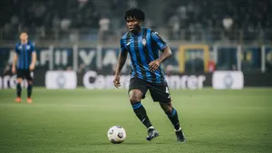 Niespodziewany zwrot w sprawie napastnika. Fenerbahçe wkracza do gry o gwiazdę Serie A