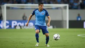Erik Lira na celowniku hiszpańskiego klubu. Javier Aguirre stawia jednak twardy warunek