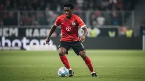 Ernest Poku opuści Bayer Leverkusen? Młody talent na celowniku włoskiego giganta