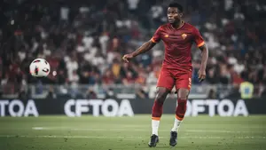 Gwiazda Serie A na wylocie? Trzy kluby walczą o podpis defensora wycenianego na miliony