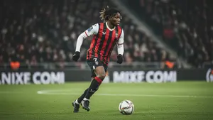 Zaskakujący transfer we Francji! 20-letni talent opuszcza Lens i podpisał kontrakt do 2031 roku