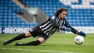 Olympique Lyon obserwuje bramkarza z Anglii. Szwedzki golkiper na celowniku