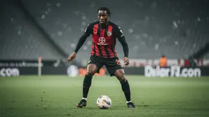 Bayer Leverkusen rozważa sprzedaż obrońcy! Transferowy efekt domina po ruchu z Mediną