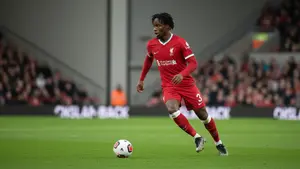 Real Madryt i Manchester City walczą o obrońcę Liverpoolu. Cena za Holendra jest już znana