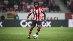 Zaskakujący kierunek obrońcy Wisły Kraków. Piłkarz blisko transferu do 26-krotnego mistrza kraju