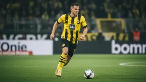 Gwiazda Bundesligi na rozdrożu! Obrońca wart miliony kuszony przez potęgę z Anglii