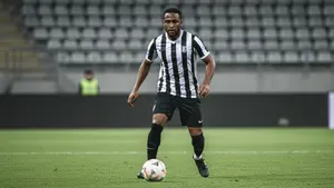 Lucas Ryan trafi do Serie A? Włoski klub walczy o Brazylijczyka z Rakowem