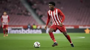 Barcelona na tropie defensywnego pomocnika. Lucien Agoumé potwierdza kontakty