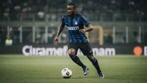 Gwiazda Serie A zostaje w klubie? Kluczowy ruch w sprawie napastnika