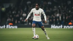 Galatasaray włącza się do walki o napastnika Tottenhamu. Francuz chce opuścić Londyn