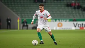 Mert Kömür opuści Augsburg? Monaco włącza się do gry o niemiecki talent