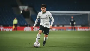 Zaskakujący kierunek dla talentu Tottenhamu? 18-latek może trafić do klubu swoich marzeń
