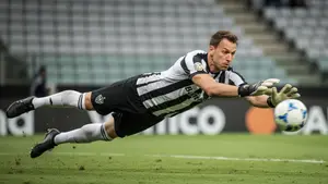 Zaskakujący powrót do Anglii? Doświadczony bramkarz może trafić do londyńskiego klubu