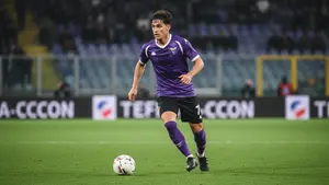 Sassuolo rzuca wyzwanie gigantom! Walka o utalentowanego obrońcę Fiorentiny nabiera tempa
