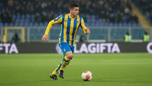 Włoski pomocnik na rozdrożu! Cztery kluby walczą o podpis gwiazdy Juve Stabia