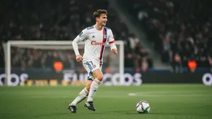 Chelsea chce ściągnąć gwiazdę Lyonu. Tyler Morton na liście życzeń