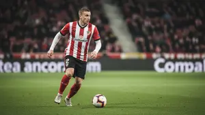 Ajax włącza się do walki o napastnika Girony. Trener Míchel wskazał priorytet