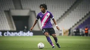RC Lens wchodzi do gry o gwiazdę Ligue 1. Na stole 18 milionów euro i oferta z USA