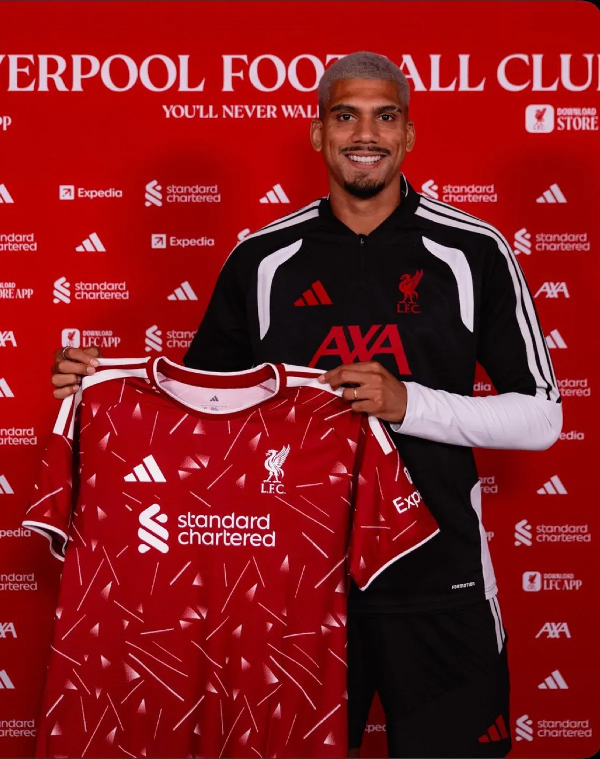 Transferowa bomba stała się faktem. Ronald Araujo oficjalnie w nowym klubie