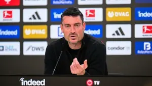 Trener Eintrachtu nie wytrzymał. Szokujące słowa o „bagażu” i miłości po kompromitacji z outsiderem
