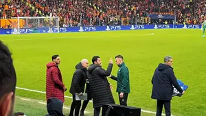 Trener Galatasaray użył asystenta jako tarczy. Sprytna zagrywka przed sędzią