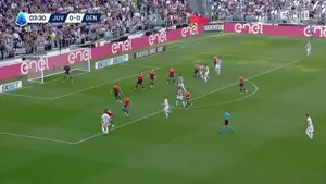 TRZEBA BYĆ W BUTACH NA W̶E̶S̶E̶L̶U̶ ALLIANZ STADIUM Protestował z butem w ręce Lorenzo Colombo, ale to nic nie dało. Sęd