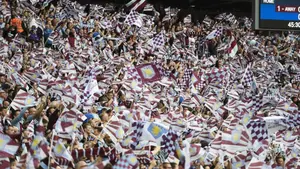 Trzy kluby Premier League walczą o gwiazdę Serie A. Hiszpan może opuścić Włochy