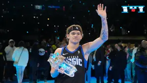 Trzykrotny mistrz wsadów NBA podjął sensacyjną decyzję. Wyjeżdża z USA!