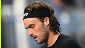 Tsitsipas przerywa milczenie w sprawie kontuzji. Grek gotowy na obronę tytułu w Dubaju