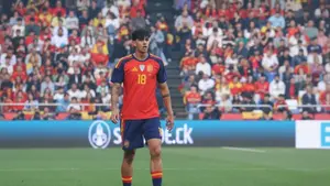 Unai Emery chce gwiazdę Barcelony. Na stole 30 milionów funtów, ale Hansi Flick mówi „nie”