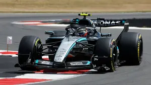 Upokorzył Hamiltona na oczach Brytyjczyków. 19-latek uciszył Silverstone!