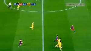 Van Persie wyleciał z boiska za próbę strzelenia gola Barcelonie